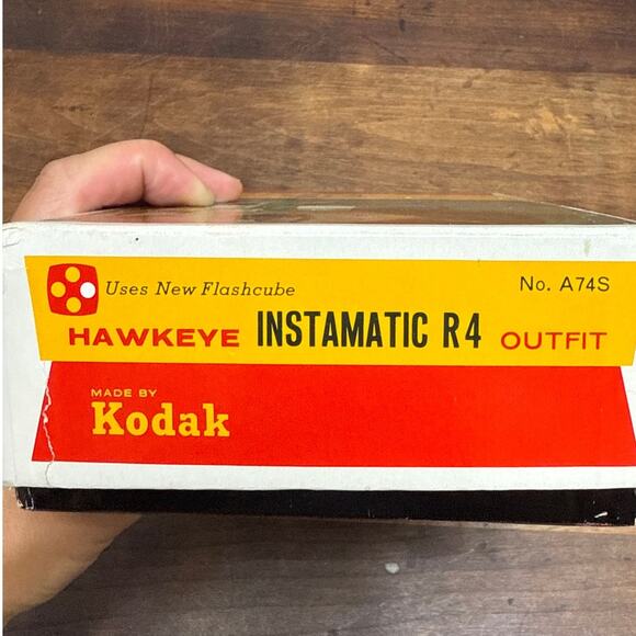 Vintage 60's Kodak Hawkeye Instamatic R4 Camera + Flashcubes UNTESTED PARTS ONLY - Picture 3 of 15